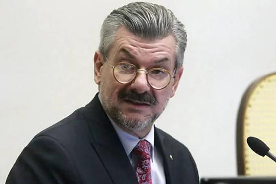 Buzzi foi afastado do cargo de ministro após chegarem ao Conselho Nacional de Justiça (CNJ) duas denúncias de que ele teria cometido assédio sexual.