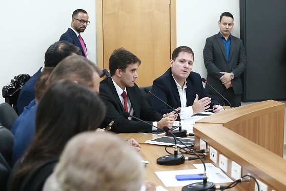 Procuradores prestaram esclarecimentos na Assembleia Legislativa