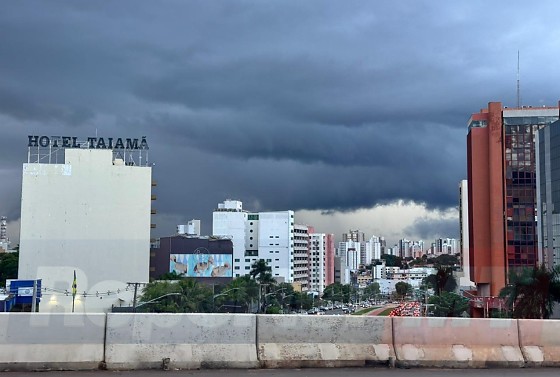 Capital está entre os 113 municípios de Mato Grosso sob alerta amarelo do Inmet para chuva forte, ventos e eventual queda de granizo.