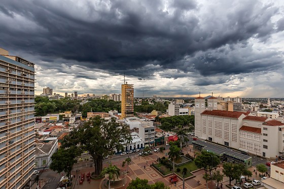 Segundo o Climatempo, a Capital deve registrar temperatura mínima de 25°C e máxima de 33°C.