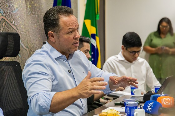 Cláudio Ferreira autorizou a regularização de valores do anuênio que ficaram pendentes para servidores municipais desde 2021.