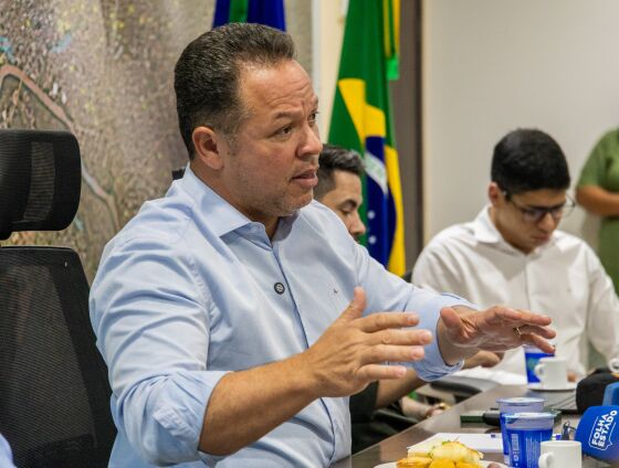 Cláudio Ferreira autorizou a regularização de valores do anuênio que ficaram pendentes para servidores municipais desde 2021.