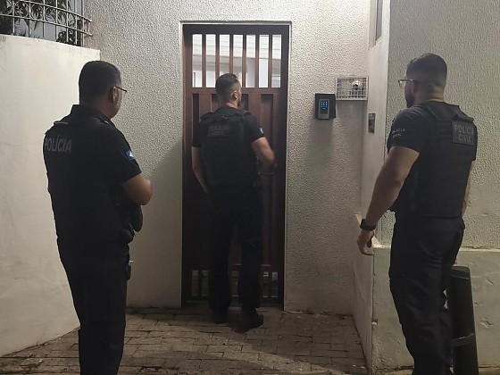 Os mandados de busca e apreensão são cumpridos nos bairros Pico do Amor, Santa Rosa e Residencial Coxipó, todos no município de Cuiabá.