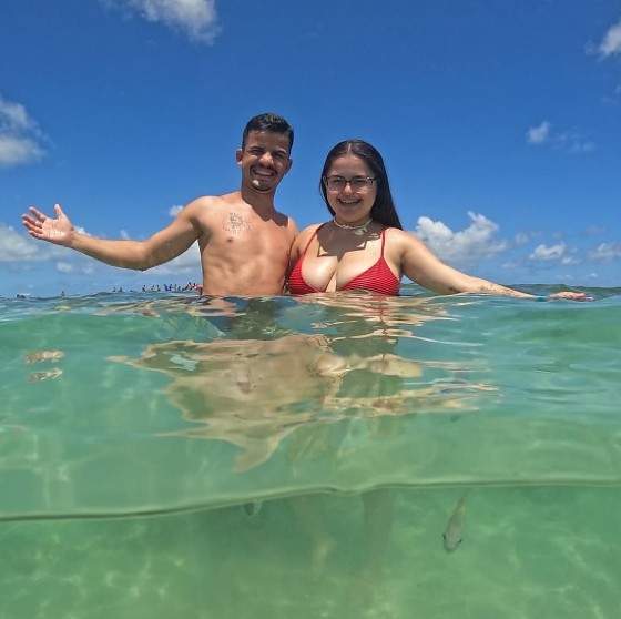 Nas redes sociais Kauany Beatriz e Guilherme Laureth ostentam uma vida extremamente luxuosa, com compras de imóveis, carros de luxo e viagens internacionais