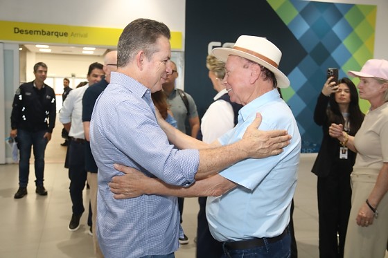 Governador e prefeito inauguram reforma de escola e liberam