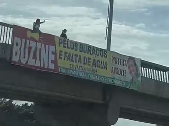Condutores que passavam pelo local aderiram ao buzinaço, reforçando a insatisfação popular.