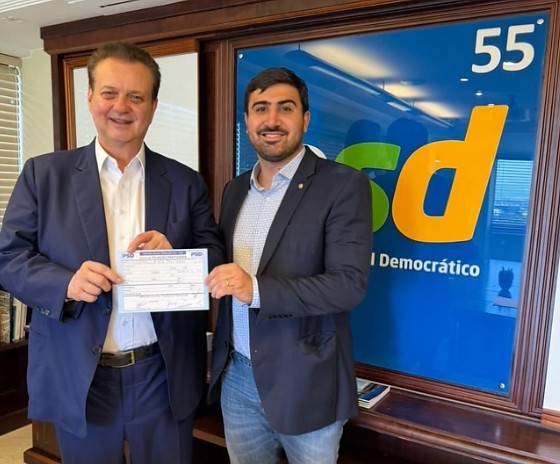  Além dele, o defensor público e ex-deputado federal Valtenir Pereira também deixou o emedebismo para ingressar no PSD