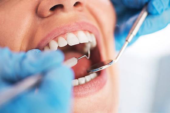 O dentista Weverton Reyder Silva Ferreira é acusado de cobrar propina de servidores em Cuiabá