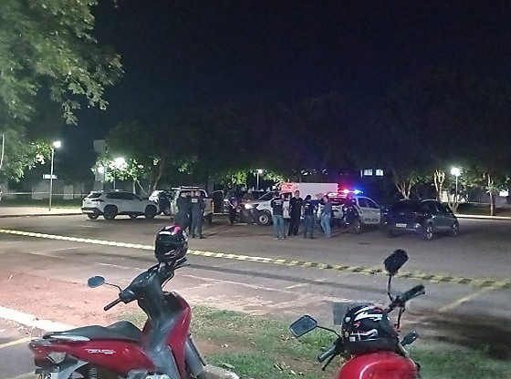 A criança estava acomodada em uma cadeirinha do tipo bebê-conforto em um Jeep Commander.