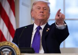 Trump anunciou acordo de paz entre Estados Unidos e Irã e determinou a abertura do Estreito de Ormuz