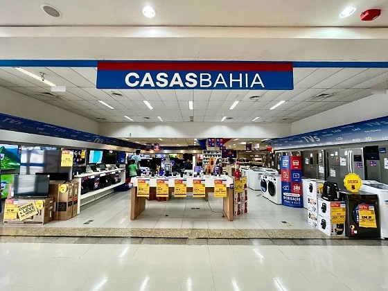 Casas Bahia teve prejuízo de R$ 10,1 bilhões no segundo trimestre e anunciou plano para fechar 298 lojas.