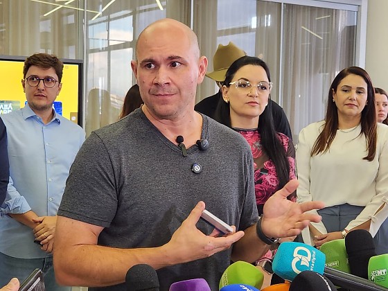 O anúncio foi feito pelo prefeito no começo da noite de hoje (14).