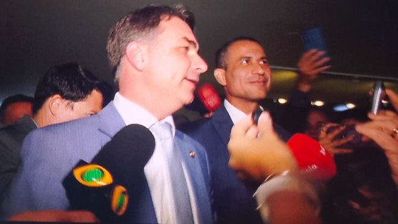 Coronel Assis comemorou derrubada do veto ao projeto de lei da dosimetria ao lado de Flávio Bolsonaro