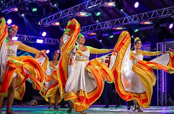 Participam do evento grupos e coletivos tradicionais do siriri e cururu, que representam os municípios de Barão de Melgaço, Cuiabá, Cáceres, Chapada dos Guimarães, Nossa Senhora do Livramento, Sapezal, Santo Antônio de Leverger e Várzea Grande