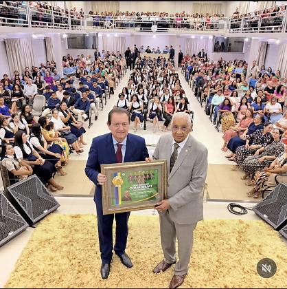 Grupos no WhatsApp continham imagens de doações e menções ao candidato.