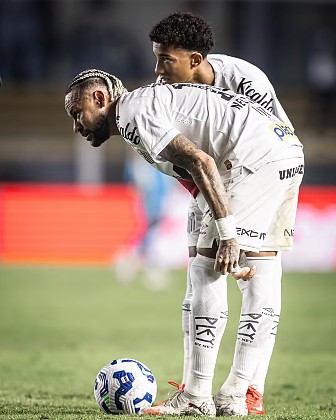 Neymar e Robinho Jr. se desentenderam no treino de domingo do Santos.