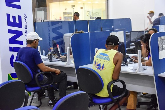 Os interessados podem comparecer aos postos de atendimento portando documentos pessoais.