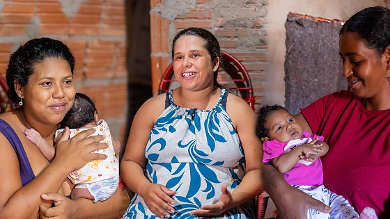 O projeto Mães Cuiabanas, idealizado pela primeira-dama Samantha Iris, consolida-se como uma rede de apoio essencial para gestantes em situação de vulnerabilidade em Cuiabá. A iniciativa, que chega à sua quarta edição neste mês de maio, une a entrega