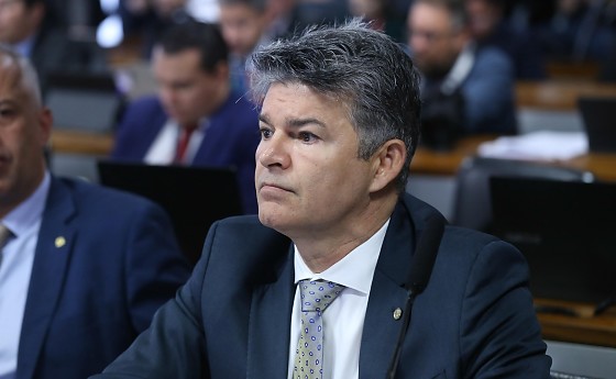 O deputado federal José Medeiros (PL-MT) aciona o Ministério da Justiça para cobrar explicações sobre a divulgação de áudios sigilosos envolvendo o senador Flávio Bolsonaro.