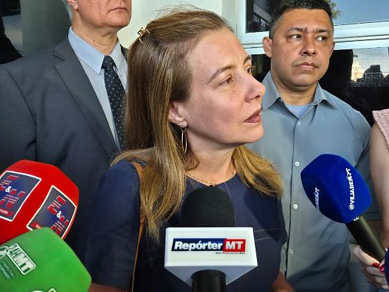 A prefeita Flávia Moretti detalha a necessidade da reforma municipal para equilibrar as contas
