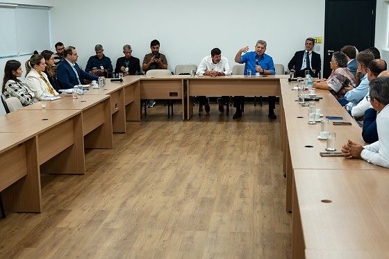 Conselheiro Guilherme Antonio Maluf em reunião com comitiva de Cáceres