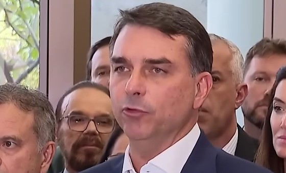 Senador e pré-candidato à Presidência envia ofício a secretário dos EUA para conter danos econômicos