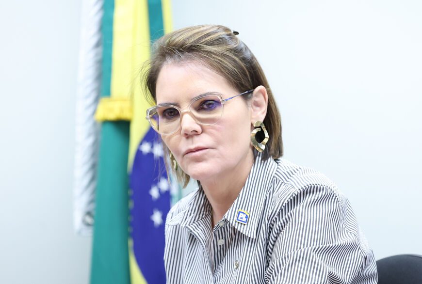 Diante das ameaças, a deputada reforçou a segurança pessoal e o caso está sendo investigado.
