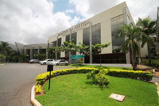 A Ação Direta de Inconstitucionalidade (ADI) tramita no Tribunal de Justiça do Estado (TJMT).