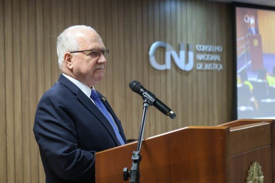 Reunião do CNJ aprova contracheque único para juízes.