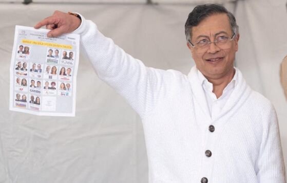 Gustavo Petro durante discurso sobre as eleições presidenciais na Colômbia.