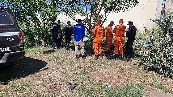As circunstâncias da morte e a possível relação do corpo com o incêndio serão apuradas pelas autoridades