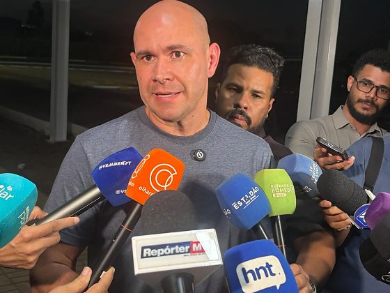 Abilio havia denunciado que está sofrendo uma pressão "agressiva" para efetuar o pagamento de um lote de materiais didáticos entregue sem respaldo legal.