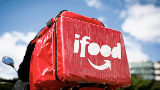 Logotipo do iFood em fundo vermelho com detalhes em branco.