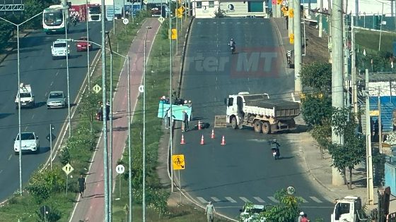 Até o momento, não há informações sobre o estado de saúde do motociclista nem sobre as circunstâncias que provocaram o acidente.