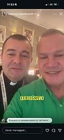 Wellington Fagundes posta fotos com padre para negar Gilmarpalooza, mas crachá entrega