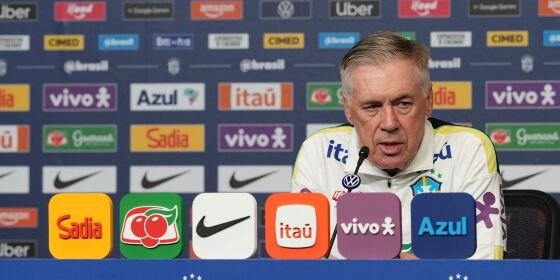 Técnico Ancelotti durante coletiva de imprensa com a seleção brasileira.