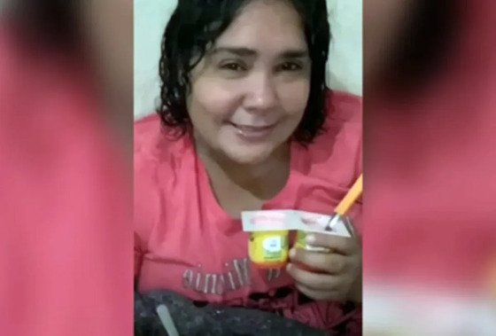 Mulher se vestia e se comportava igual uma criança de 13.