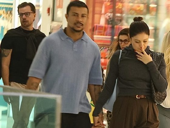 A atriz Sophie Charlotte e o cantor Xamã movimentaram as redes sociais após serem fotografados caminhando de mãos dadas em um shopping no Leblon, na Zona Sul do Rio de Janeiro, nesta quinta-feira (04/06/2026).