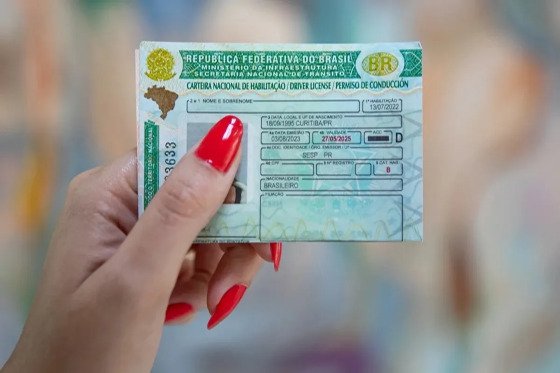 Nova legislação beneficia condutores com bom histórico e reduz a burocracia na renovação da carteira.