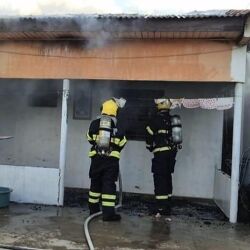Irmã do autor e mãe da criança correu até um dos quartos para resgatar a filha.