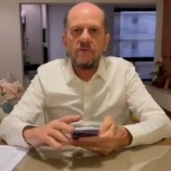 Presidente do Novo relatou momento de pânico ao lado da filha nas ruas de Rondonópolis.