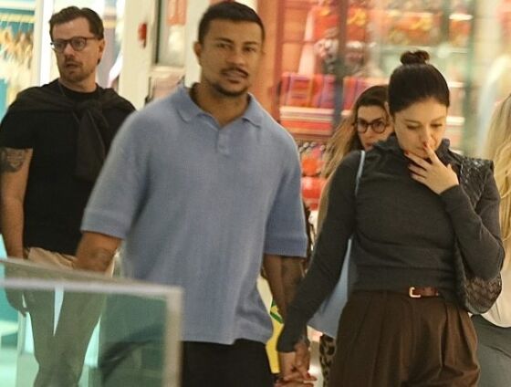 A atriz Sophie Charlotte e o cantor Xamã movimentaram as redes sociais após serem fotografados caminhando de mãos dadas em um shopping no Leblon, na Zona Sul do Rio de Janeiro, nesta quinta-feira (04/06/2026).