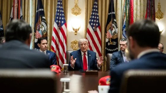 Presidente Donald Trump assina ordem executiva sobre IA em segurança nacional.