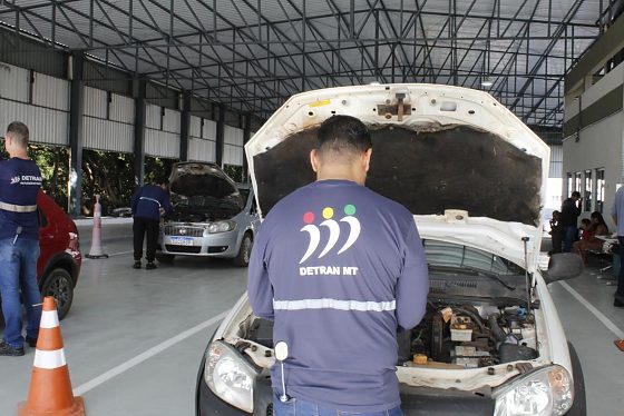 Todos os dias são realizadas cerca de 150 vistorias veiculares apenas na sede do Detran, em Cuiabá.