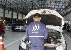 Todos os dias são realizadas cerca de 150 vistorias veiculares apenas na sede do Detran, em Cuiabá.