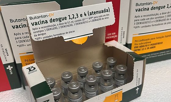 A suspensão vale apenas para a vacina produzinda pelo Butantan, e não inclui o imunizante Qdenga, produzido pelo laboratório Takeda e aplicado no Sistema Único de Saúde.