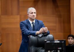 A PF cumpriu mandados de busca e apreensão nos endereços dos investigados nesta manhã.