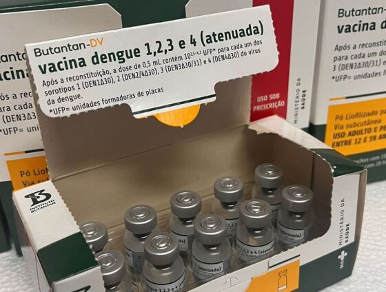 A suspensão vale apenas para a vacina produzinda pelo Butantan, e não inclui o imunizante Qdenga, produzido pelo laboratório Takeda e aplicado no Sistema Único de Saúde.
