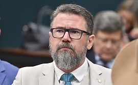 Deputado apresenta PEC para acabar com IPTU e IPVA no Brasil