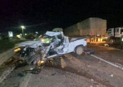 Condutor do caminhão afirmou que tentou evitar colisão com outro veículo que trafegava em baixa velocidade e sem sinalização 